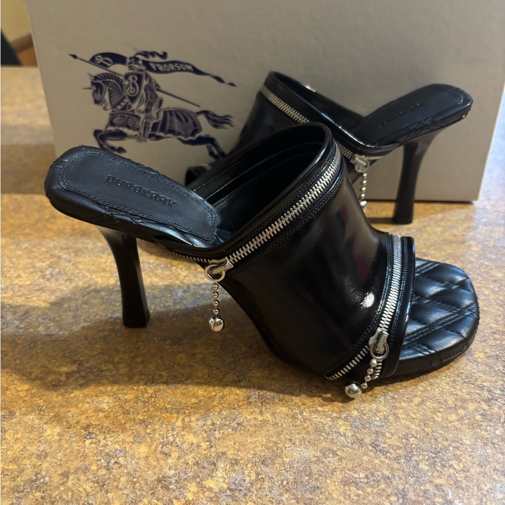 Burberry Black Patent Leather Mules Sleek Design - Picture 7 of 7
